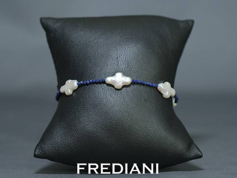 Bracelet en lapis lazuli et 5 perles de culture avec fermoir en argent
