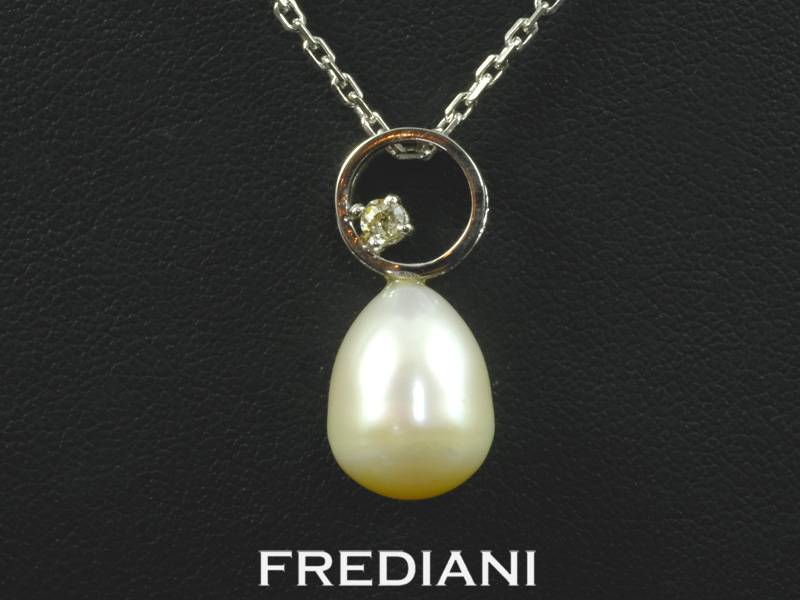 Pendentif en or blanc avec une perle d'eau douce et un diamant naturel