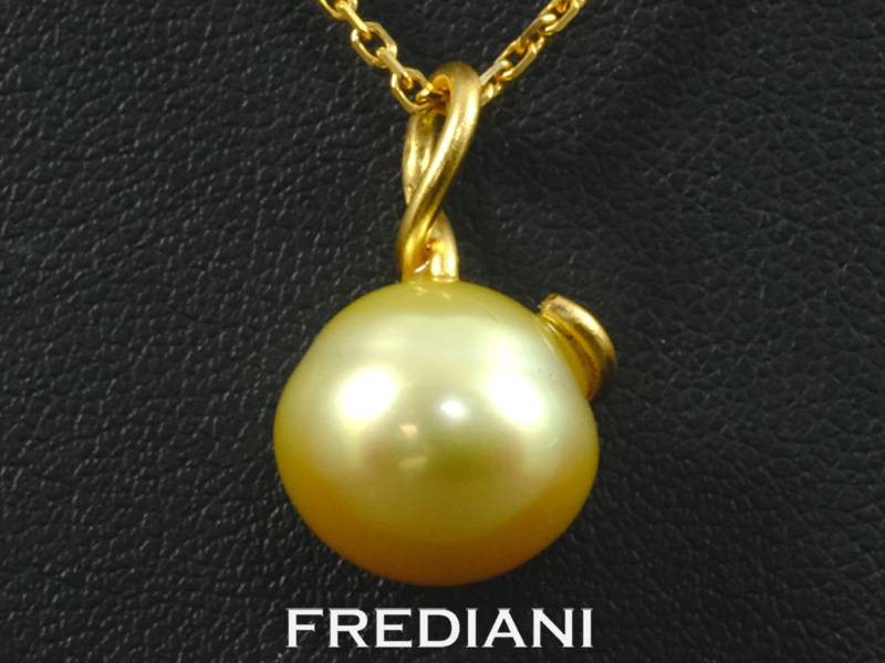 pendentif en or jaune avec une perle dorée des Philippines