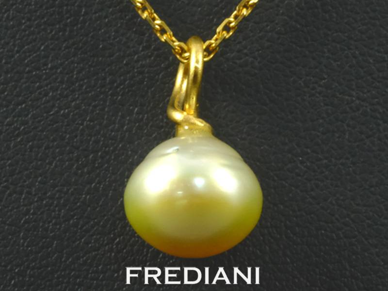 pendentif en or jaune orné d'une perle gold des Philippines