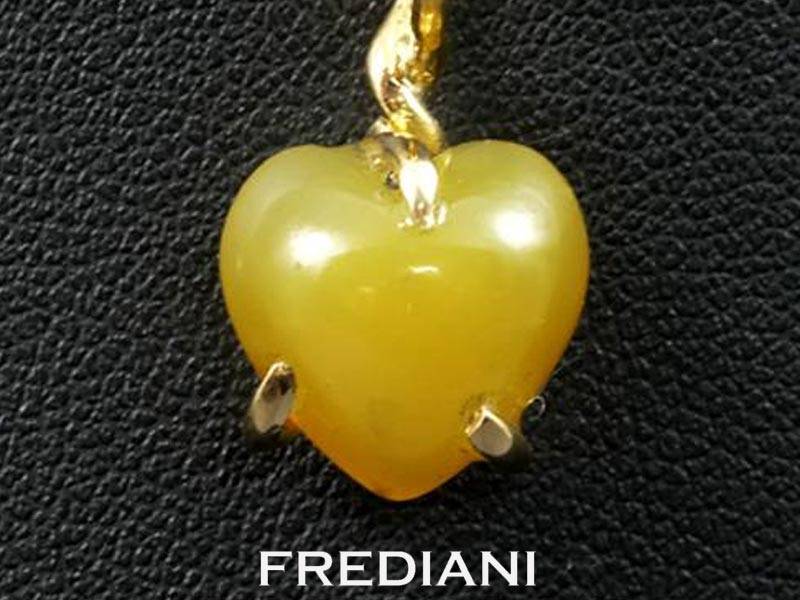 pendentif saint valentin en or jaune et agate naturelle