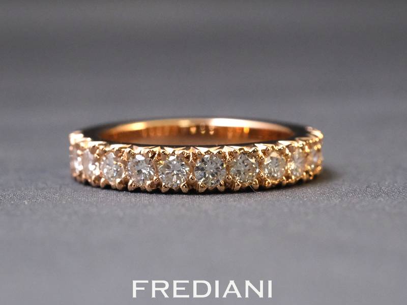 Demi-alliance en or rouge 750/000 sertie de 11 diamants naturels