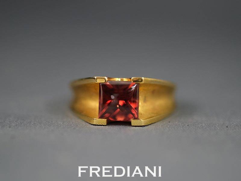 bague en or jaune et grenat naturel