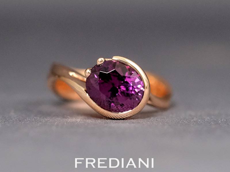 Bague en or rouge, grenat rhodolite naturel et 1 diamant