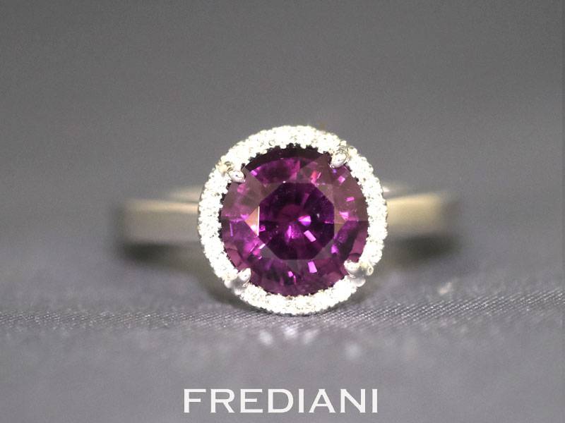 Bague en Or blanc palladié, Grenat Rhodolite et 20 Diamants