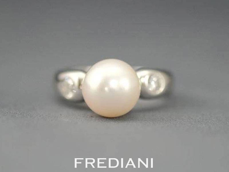 Bague en Or blanc et Perle Akoya du Japon