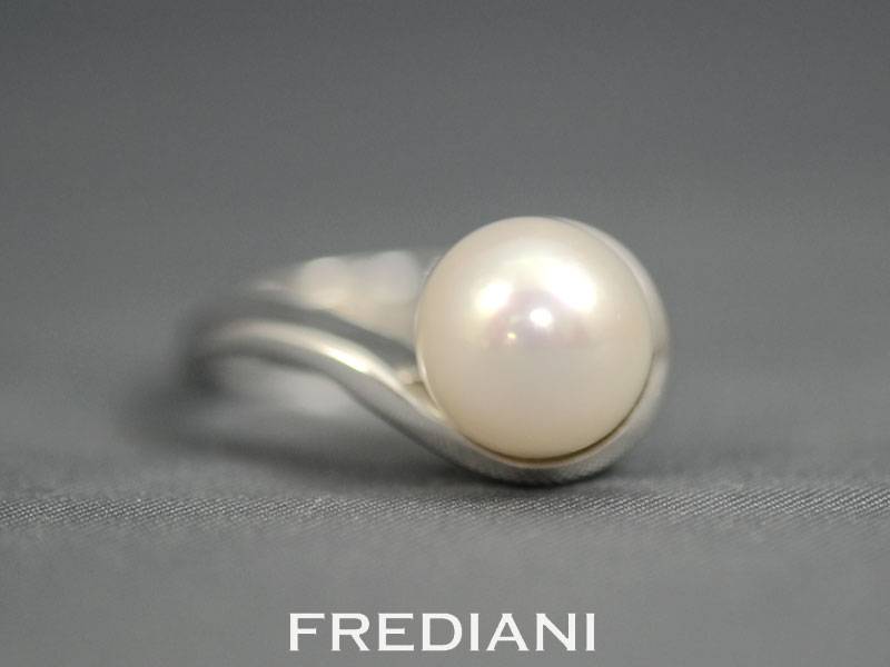 bague en or blanc et perle Akoya du Japon