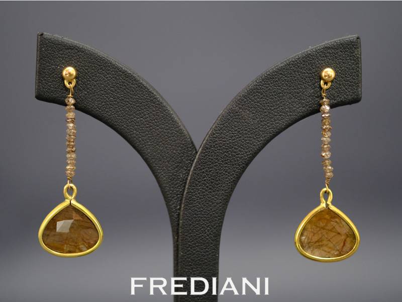 boucles d'oreilles en or jaune saphirs dorés et diamants bruns