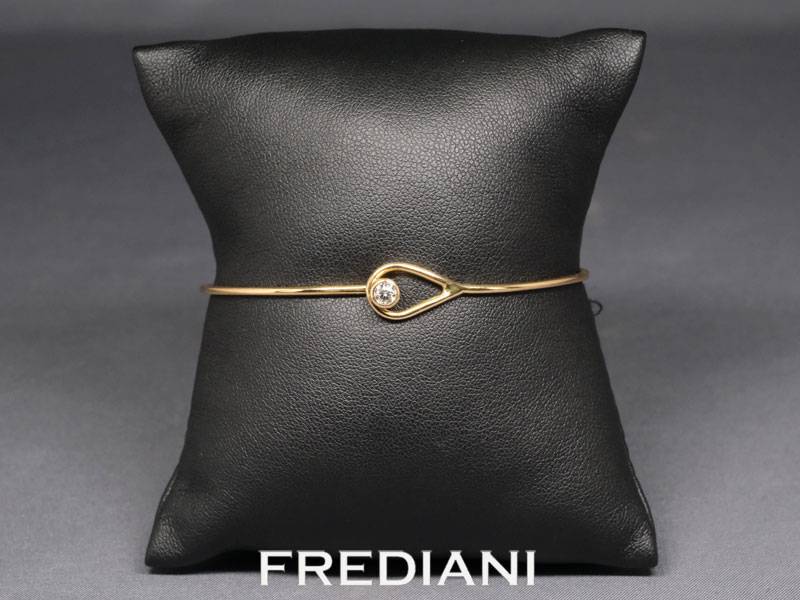 Bracelet or jaune serti d'un diamant