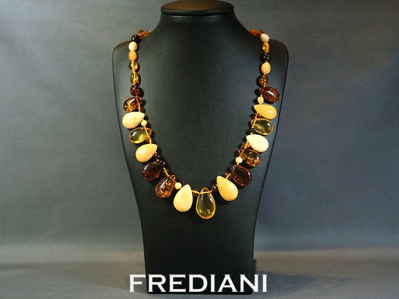 Collier en ambre naturel de la mer Baltique