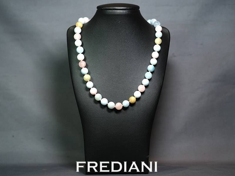 Collier en perles de béryls naturels 10 mm et fermoir en argent 925/000