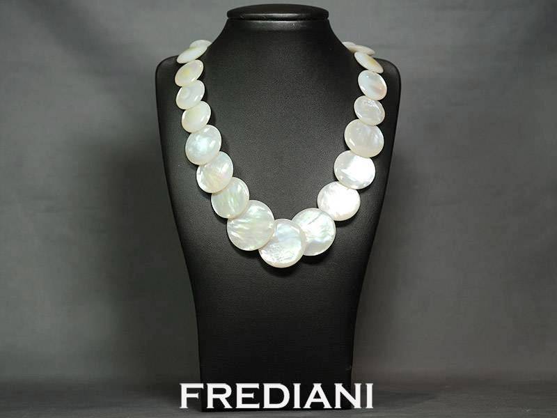 Collier en nacre blanche naturelle