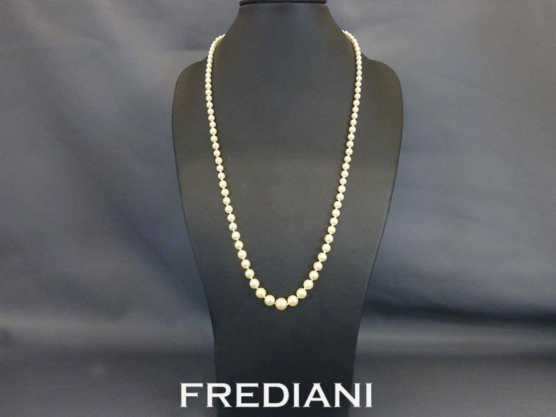 Collier de perles de culture Akoya et fermoir en or jaune