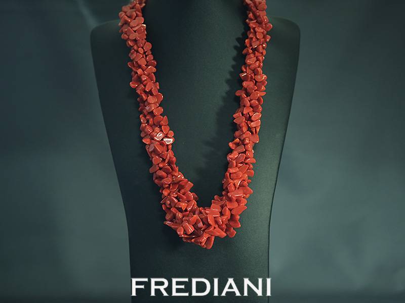 Collier en corail rouge naturel de Méditerranée avec un fermoir en argent 925/000