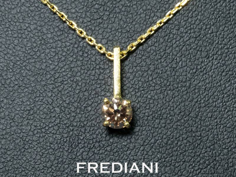 Pendentif en or jaune 750/000 serti d'un diamant brun naturel