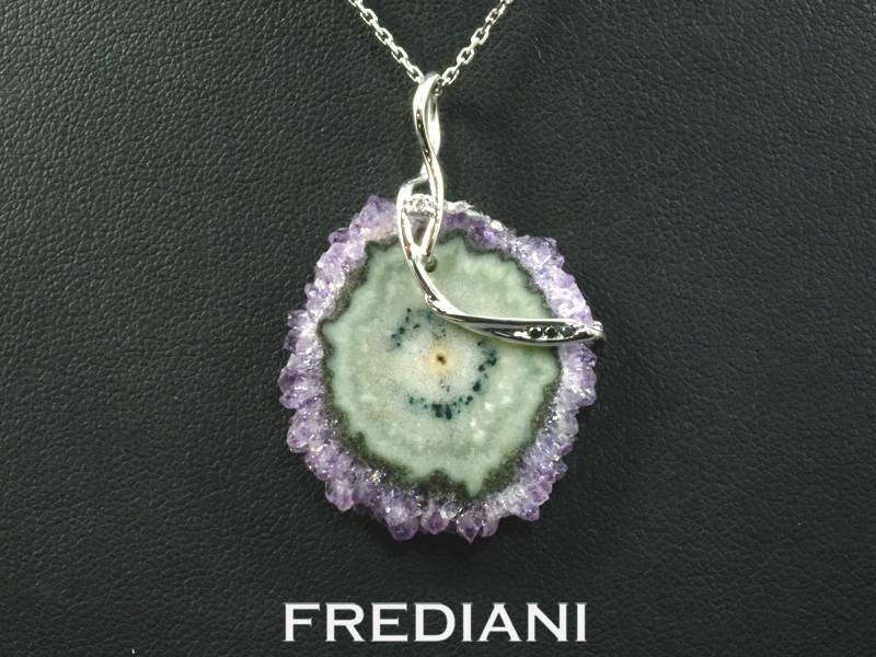 Pendentif en or blanc améthyste d'Uruguay et 4 diamants