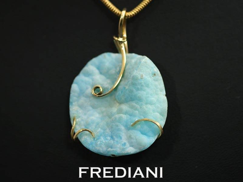 Pendentif en or jaune et hemimorphite