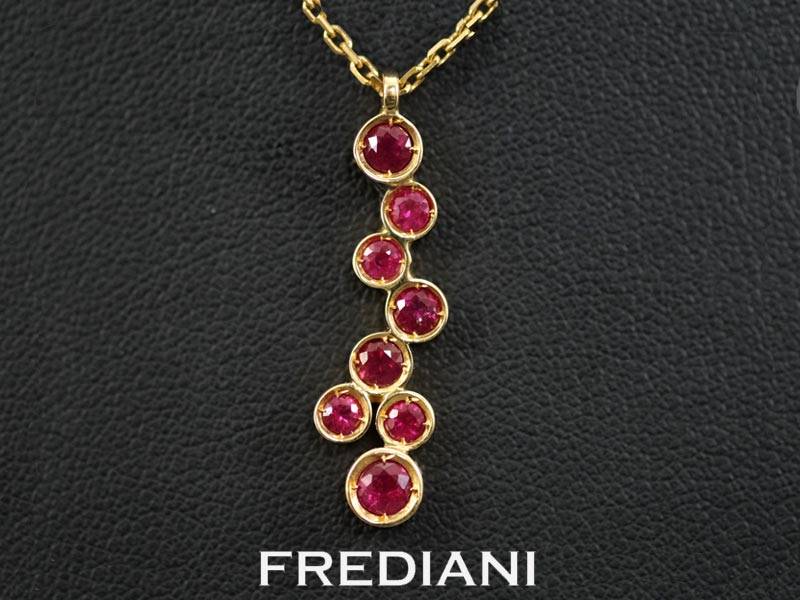 Pendentif en or jaune et rubis ronds
