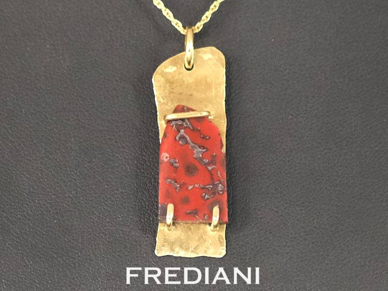 Pendentif en Or jaune serti d'un Os de dinosaure fossilisé