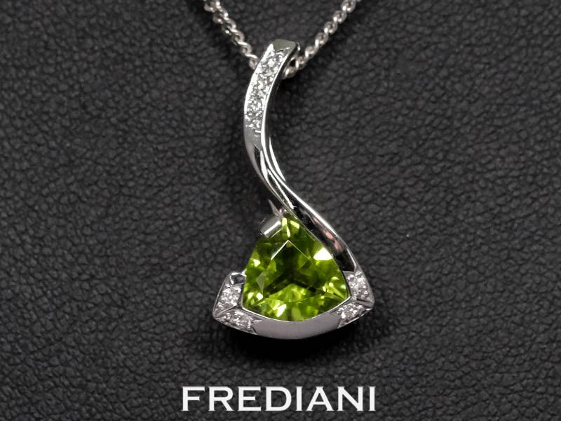 pendentif en or blanc peridot naturel et diamants