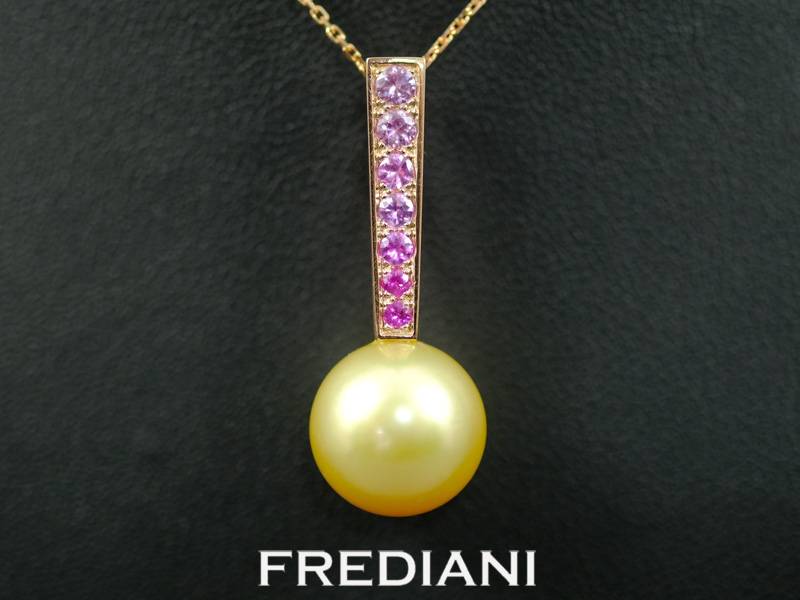 Pendentif en or rose, perle gold et saphirs roses