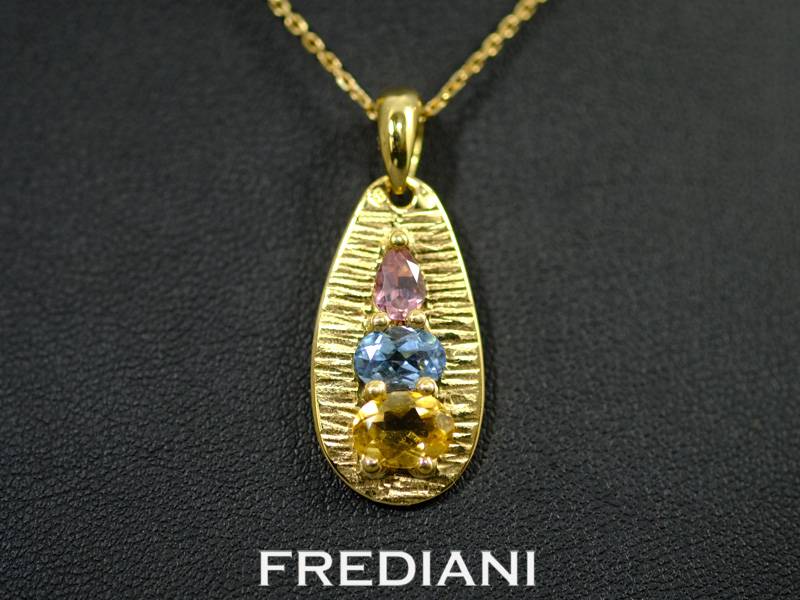 Pendentif en or jaune et pierres fines naturelles