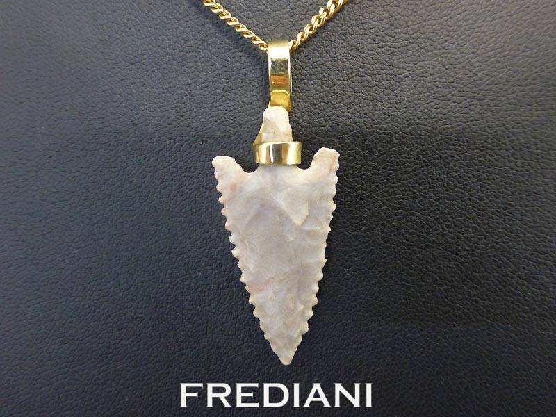 Pendentif en Or jaune et Pointe de flèche en Silex