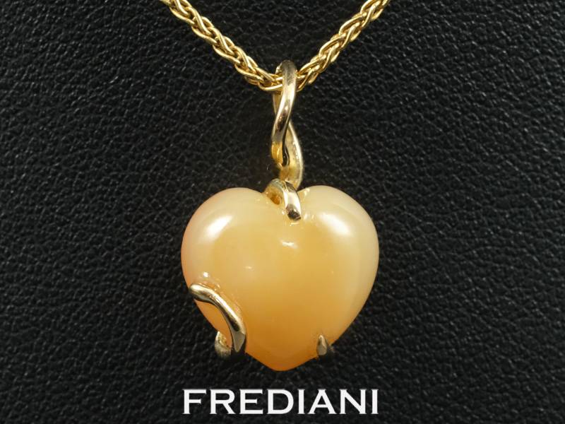 Pendentif Saint valentin en or jaune et cornaline naturelle