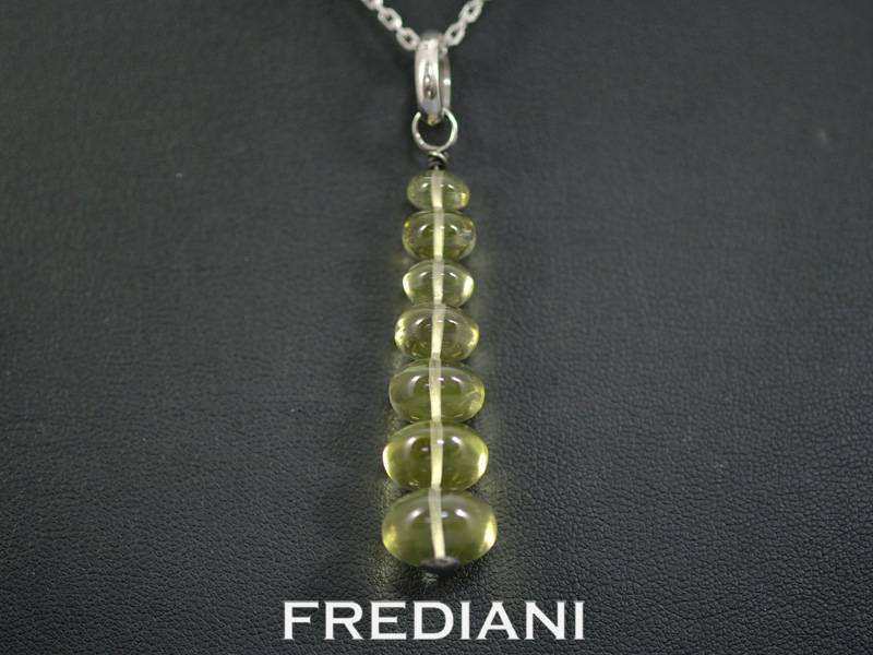 Pendentif en argent 925/000 avec 7 boules en quartz lemon.