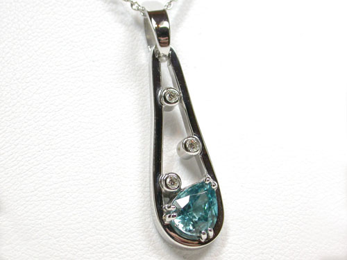 Pendentif en Or Blanc, Diamants et Zircon Bleu