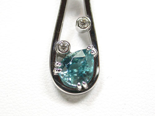 Pendentif en Or Blanc, Diamants et Zircon Bleu