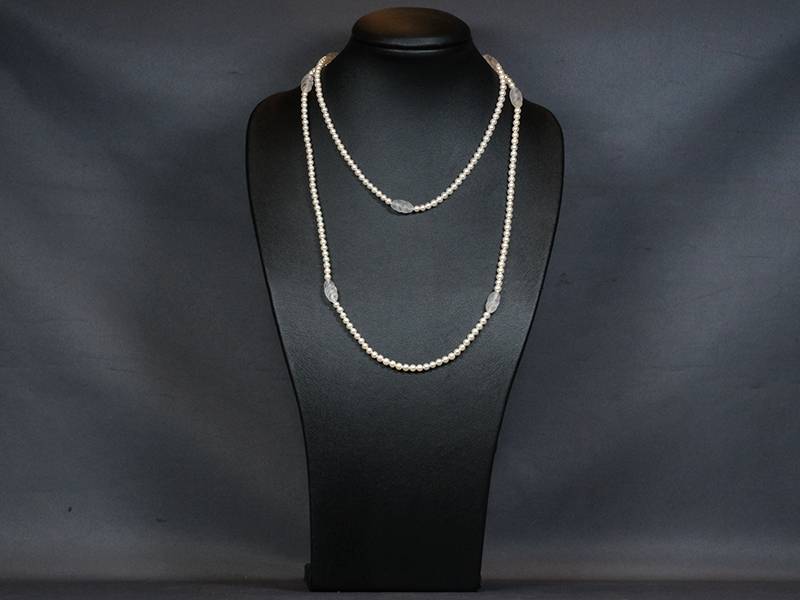 Sautoir en perles de culture 3 mm avec 7 perles ovales en quartz naturel godronnés