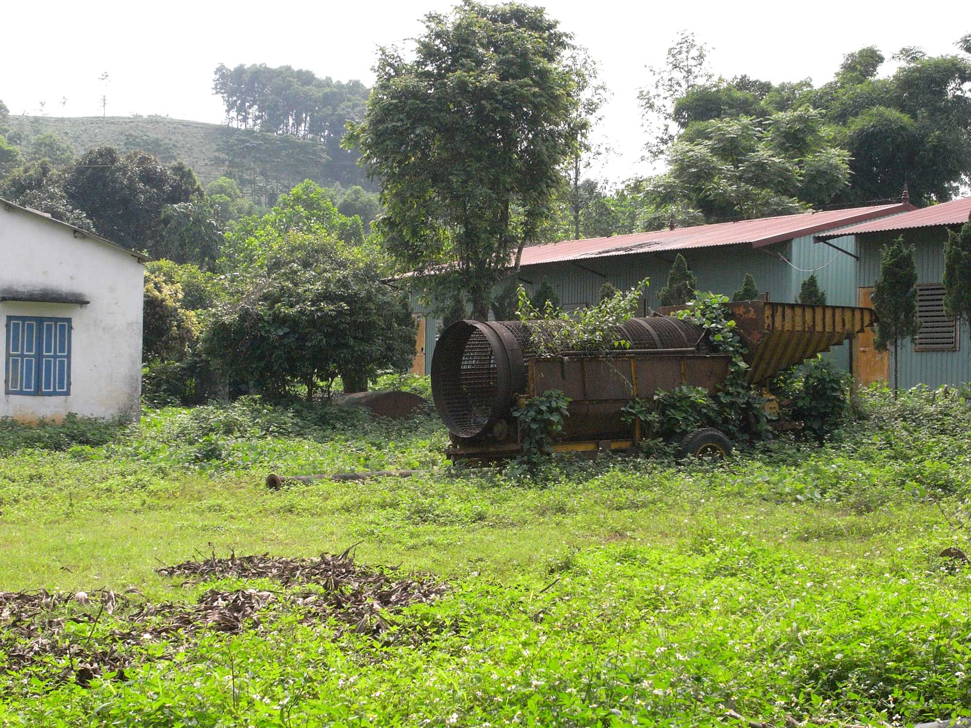 Une trémie : en voir une semblable en fonction, sur le diapo : Une mine de saphirs à Bangka Cha.