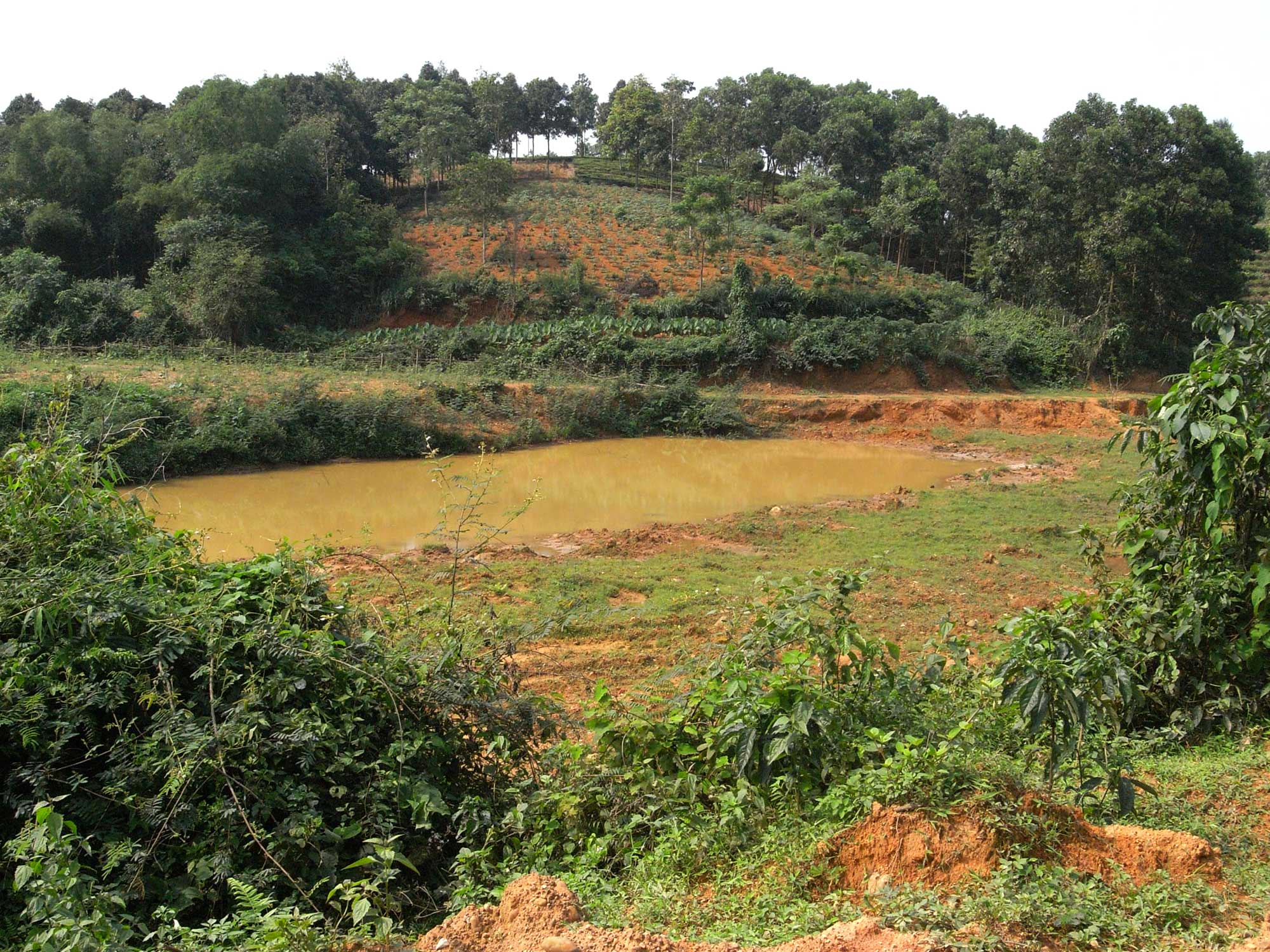 Nous voici sur les lieux même de l'exploitation. Le gisement est épuisé, et abandonné depuis longtemps.
