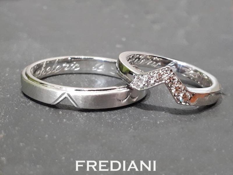 Alliances en or blanc 750/000 serties de diamants