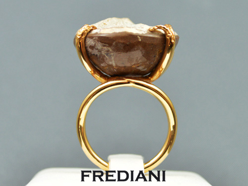 bague en or jaune et opale naturelle