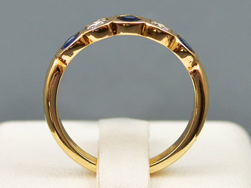 bague en or jaune saphirs et diamants