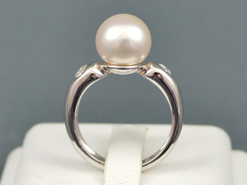 Bague en Or blanc et Perle Akoya du Japon