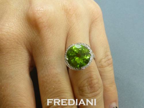 bague en or blanc, peridot et diamants