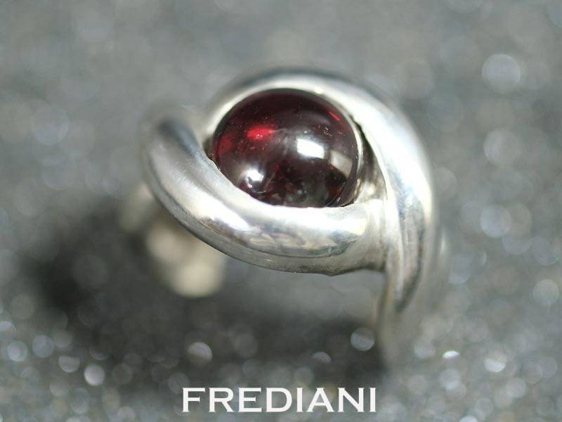 Bague en Argent sertie d'un Grenat
