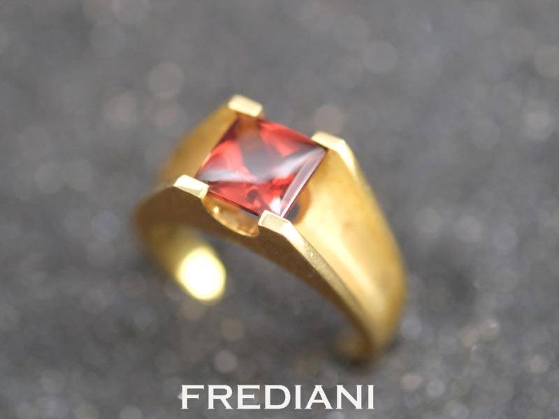 bague en or jaune et grenat naturel