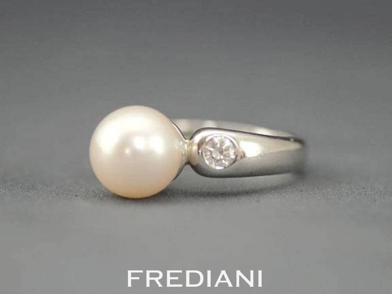 Bague en Or blanc et Perle Akoya du Japon