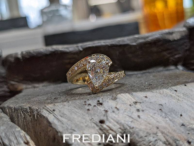 Les diamants de la cliente sont ressertis