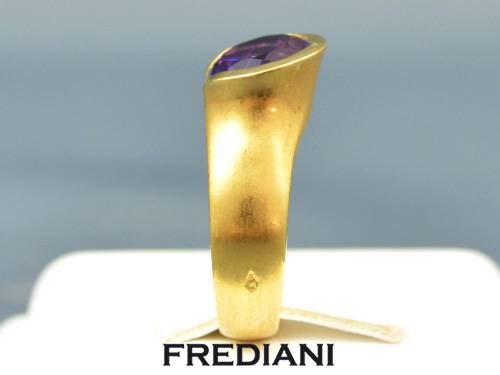 Bague en or jaune et améthyste naturelle