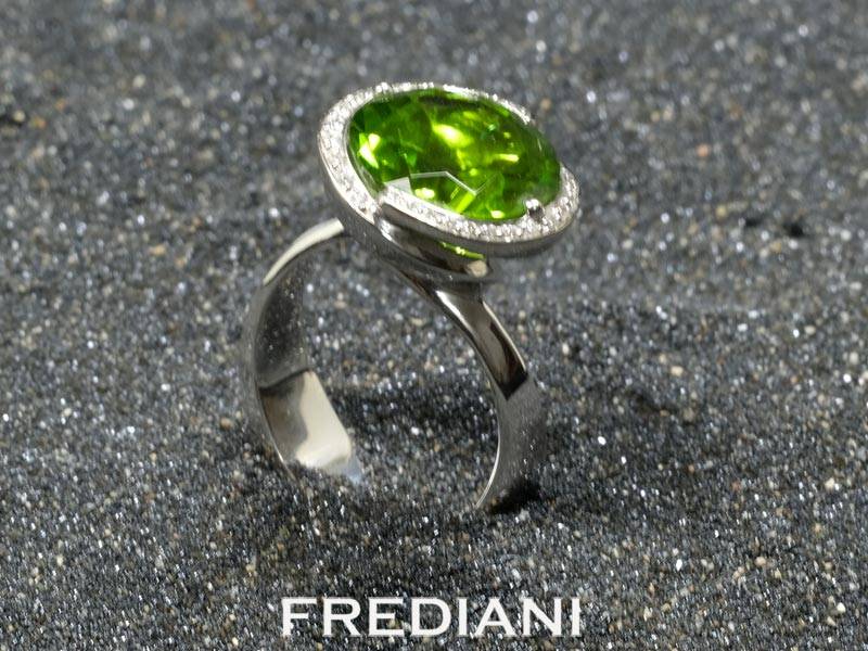 bague en or blanc, peridot et diamants