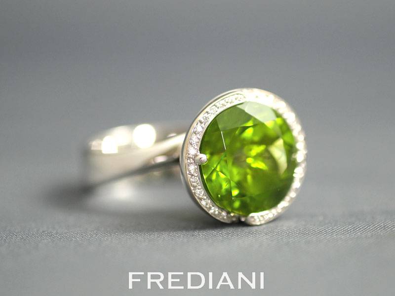 bague en or blanc, peridot et diamants