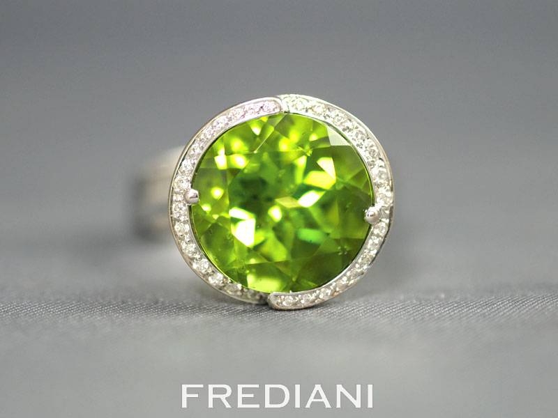 bague en or blanc, peridot et diamants