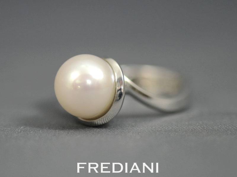 bague en or blanc et perle Akoya du Japon