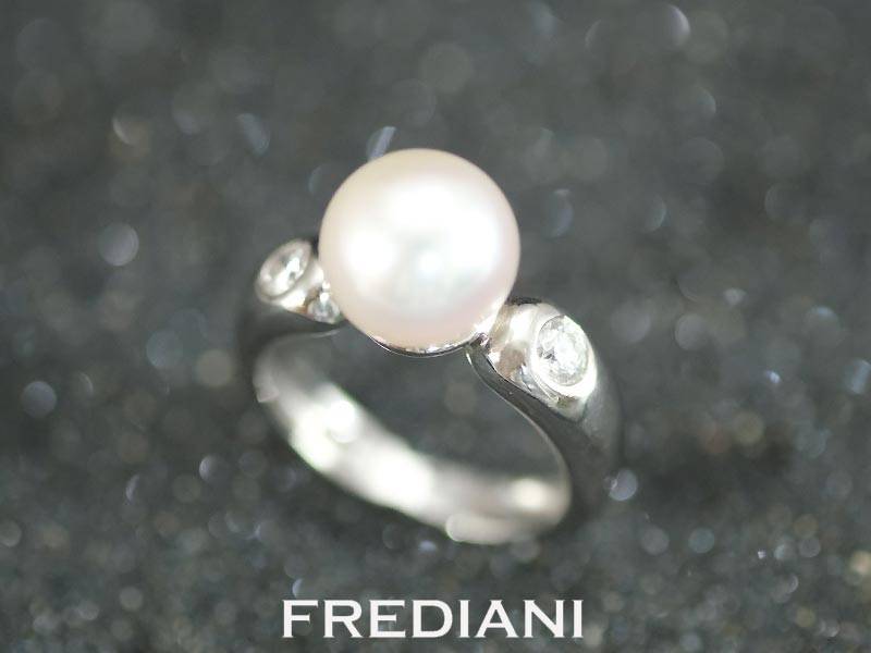 Bague en Or blanc et Perle Akoya du Japon