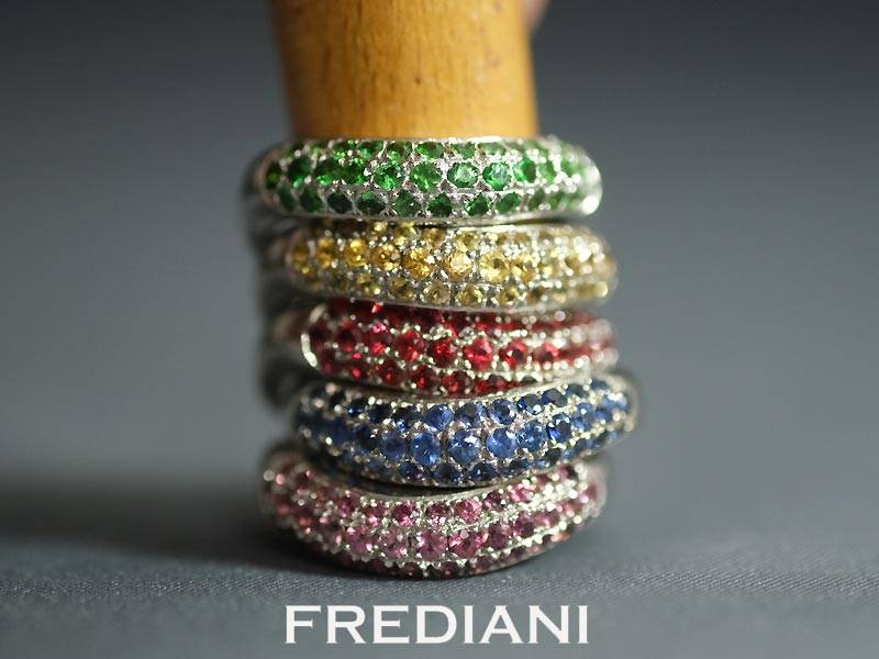 Bague pavage en Or blanc et Saphirs